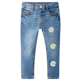 Drie maal de Margriet Madeliefje Strijk Applicatie Embleem Patch op de broekspijp van een spijkerbroekje