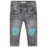 Hart Paillette Strijk Embleem Patch Blauw op de broekspijpen van een kleine spijkerbroek