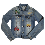 Tractor Trekker Strijk Embleem Patch Donker Groen samen met andere patches op een spijkerjasje