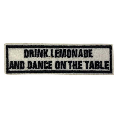 „Drink Limonade und Tanz auf dem Tisch“-Emblem-Textaufnäher zum Aufbügeln