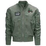 Tractor Trekker Strijk Embleem Patch Donker Groen op een legergroen jack