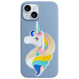 Eenhoorn Gekleurde Manen Strijk Patch Embleem op een blauw telefoonhoesje