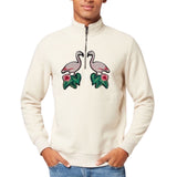 Flamingo Strijk Embleem Patch Links samen met de rechter variant op een ecru kleurige sweater