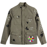 Alle kleurvarianten van het Hartje Strijk Embleem Patch Applicatie Medium op een  legergroene jas
