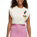 Cactus In Pot Strijk Embleem Patch op een wit hemd shirt