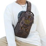 Kroon Strijk Embleem Applicatie Patch op een bruin camouflage tasje