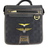 Airforce Aviator Wings Ster Strijk Embleem Patch samen met een kleinere variant op  een zwarte canvas tas