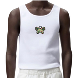 Vlinder Strijk Embleem Patch Artistiek Lichtgeel op een wit hemdje