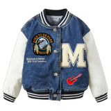 Gitaar Strijk Embleem Patch Rood samen met een born to be free strijk embleem op een baseball jasje van spijkerstof