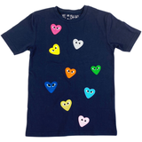 Hartje Met Oogjes Strijk Embleem Patch Donker Blauw samen met acht andere kleur varianten van deze patch op een donkerblauw t-shirtje