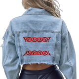 Twee maal de Cosplay Sequins Venetiaans Kant Strijk Applicatie Patch Rood op de rugzijde van een spijkerjasje