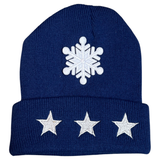 Sneeuw IJskristal Sneeuwvlok Strijk Embleem Patch op een blauwe wollen muts