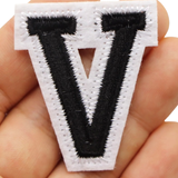 Alfabet Strijk Embleem Letter V Patch Zwart Wit
