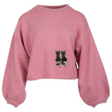 Poes Kat Reversible Paillette Strijk Embleem Patch Zwart Zilver op een roze sweater