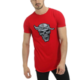 Schedel Bandana  Strijk Embleem Patch op een rood t-shirt