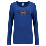 Vlinder Large Strijk Embleem Patch op een blauwe longsleeve