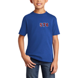 Cijfer Nummer Wit Rood Strijk Patch Embleem op een blauw t-shirt