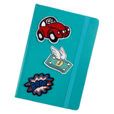 Rode Kever Oogjes Auto Strijk Embleem Patch samen met twee andere strijk patches op de voorzijde van een blauwe agenda