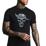 Schedel Bandana  Strijk Embleem Patch op een zwart t-shirt