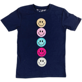 Smiley Emoji Strijk Embleem Patch Glitter Zilver samen met vier andere kleur variante nop een donkerblauw t-shirtje