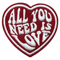 Alles, was Sie brauchen, ist ein „Love Heart“-Emblem-Aufnäher zum Aufbügeln