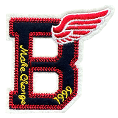B mit Wing Make Change 1999 College-Stil-Emblem zum Aufbügeln