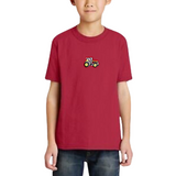 Tractor Trekker Rood Strijk Embleem Patch op een rood t-shirtje