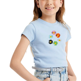 Madelief Margriet Bloemen Strijk Patch Embleem Small Set 6 stuks op een lichtblauw t-shirtje