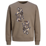 Twee maal de Bloesem Bloemen Tak Strijk Embleem Patch Rechts Wit op een taupe sweater