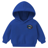 Bam Comic Style Tekstwolk Strijk Embleem Patch op een kleine blauwe hoodie