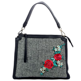 Rozen Bloemen Tak Strijk Embleem XL Patch Links op een canvas tas