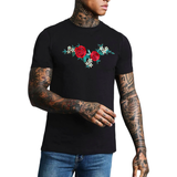 Rozen Bloemen Tak Strijk Embleem XL Patch Links op een zwart t-shirt