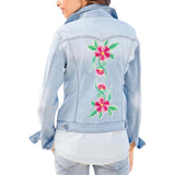 Tee maal de Bloem Bloemen Tak Strijk Embleem Patch op de rugzijde van een lichtblauw spijkerjasje