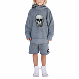 Skull Doodskop Schedel Strijk Patch Embleem op een grijze hoodie