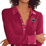 Kroon Strass Opnaai Fashion Part Embleem op een fuchsia blouse