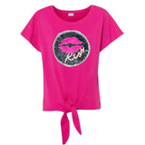 Mond Kiss Reversible Paillette Opnaai Embleem Patch op een fuchsia shirtje