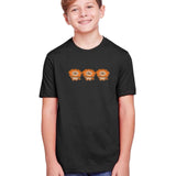 drie maal de Leeuw Patch Cartoon Iron On op een zwart t-shirtje
