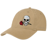 Schedel Doodskop Skull Rode Roos Strijk Embleem Patch op een beige cap