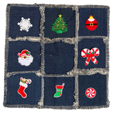 Kerst Candy Cane Zuurstok Strijk Embleem Patch samen met andere kerst strijk patches op een kussenhoes van spijkerstof