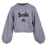 Kroon Strijk Embleem Patch Mat Zilver Strass samen met de zwarte smile tekst strijk patch uit deze serie op een grijze sweater