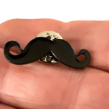 Close-up van de Moustache Snor Krulsnor Emaille Pin