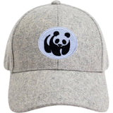 Panda Beer Strijk Applicatie Embleem Patch op een grijs vilten cap