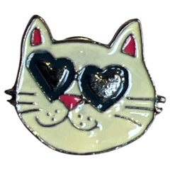 Weiße Kätzchen-Katzen-Emaille-Anstecknadel mit Herzaugen