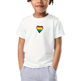 Regenboog Hart Strijk Embleem Patch op een wit t-shirtje