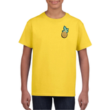 Ananas Met Kruin Strijk Embleem Patch op een geel t-shirt