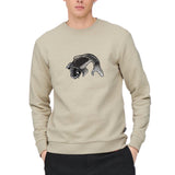 Karper Koi Vis XL Strijk Embleem Patch op een beige sweater