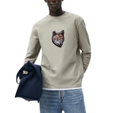 Wolf Wolven Kop Strijk Embleem Patch op een beige sweater