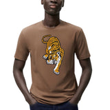 Tijger Sluipend XXL Strijk Embleem Patch op een bruin t-shirt