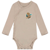 Love Tattoo Strijk Embleem Patch Beige op een beige baby romper