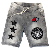 Hart Hartjes Strijk Embleem Patch opeen korte grijze broek samen met ster en zon patches